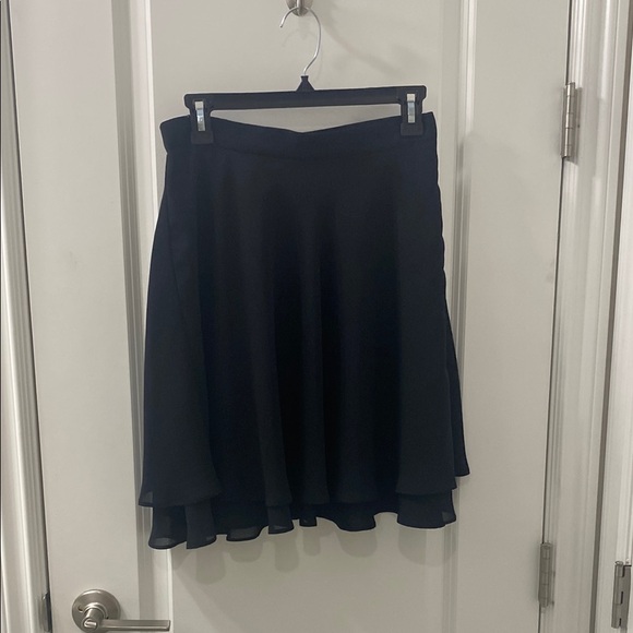 Black high rise float skirt - Picture 1 of 5